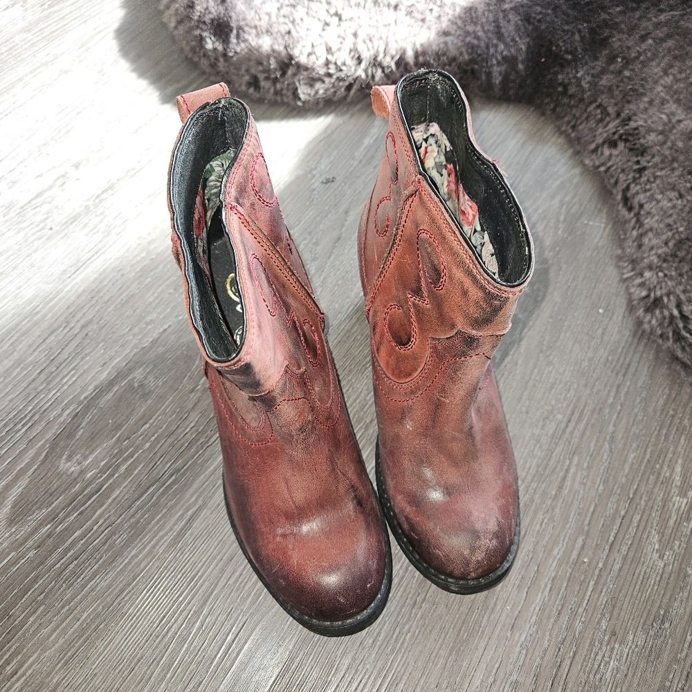 Seychelles women's leather distressed ankle  maroon boots - Picture 7 of 7